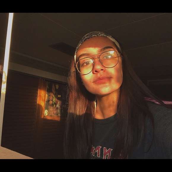 Meet your Posher, Aubrey - Picture 4 of 5